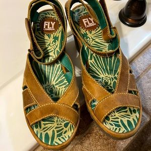 Fly London wedges size 40 Euro tan with green inside.